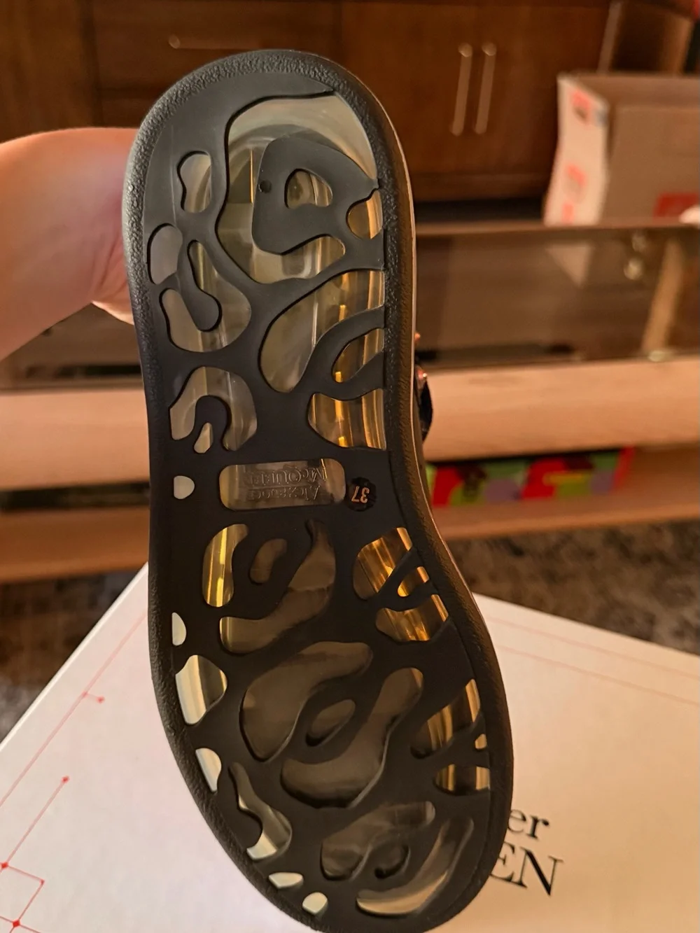 NWT Alexander McQueen Sneakers Oversized Iridescent Black